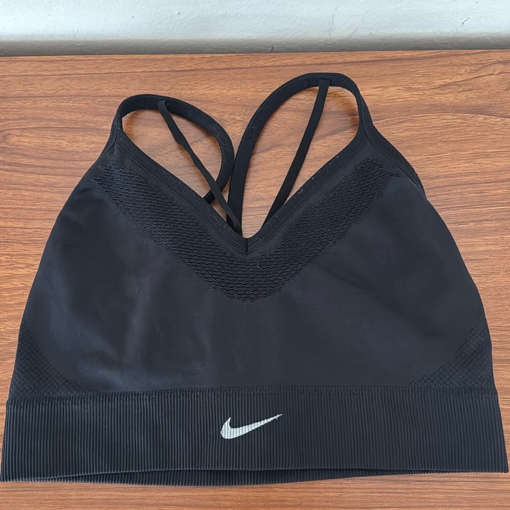Nike sports bra M like new